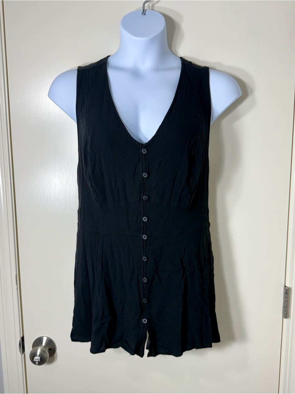 torrid Black Sleeveless Button-Front V-Neck Top